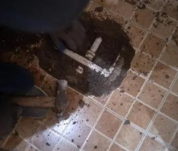 城固卫生间漏水维修公司为您分享下卫生间渗水如何处理及注意事项